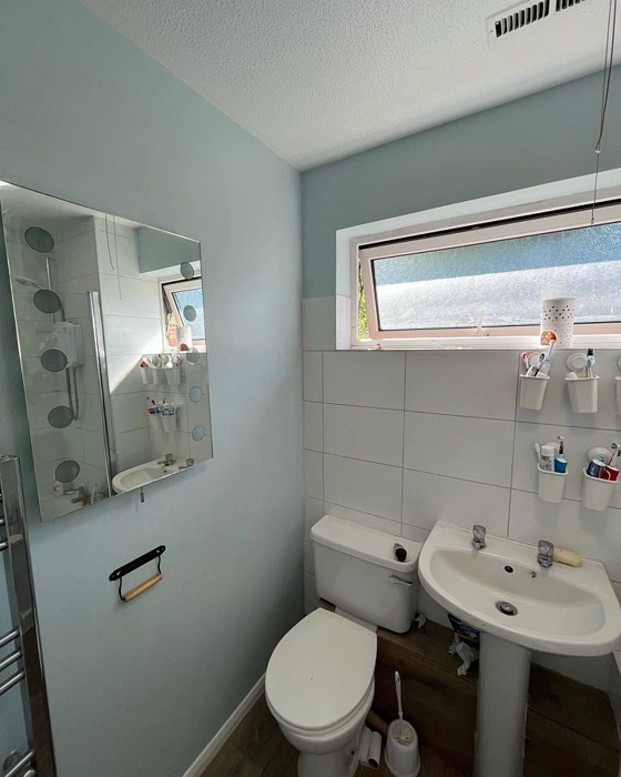 Голубой цвет Dulux Peppermint Candy 10BG 72/057 в туалете