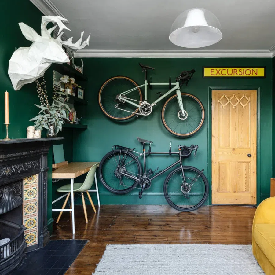 Яркий зеленый оттенок в интерьере Dulux Pine Needle