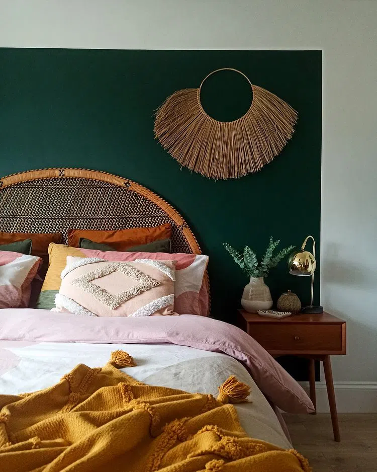 Колор-блок в интерьере с цветом Dulux 07GG 07/143