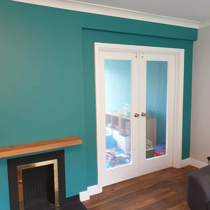Dulux Proud Peacock 90GG 21/219 морской зеленый в интерьере