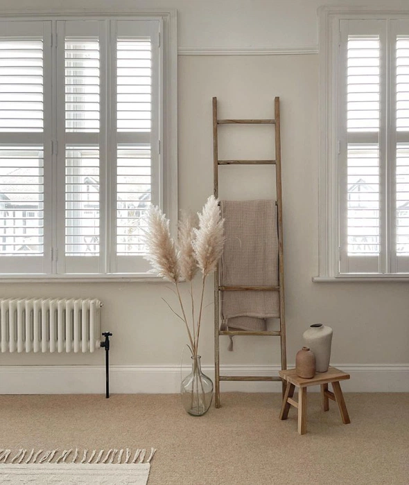 Бохо интерьер с бежевым Dulux Summer Linen