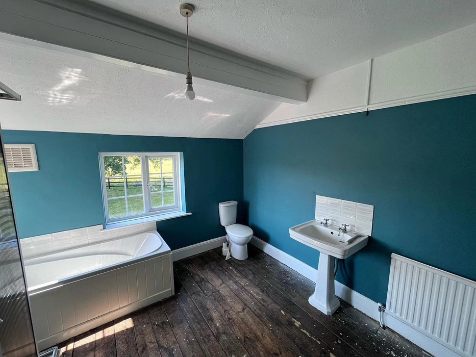 Dulux Teal Voyage 10BG 21/141 в ванной