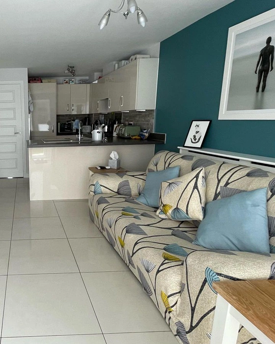 Цвет морской волны Dulux Teal Voyage 10BG 21/141 в гостиной