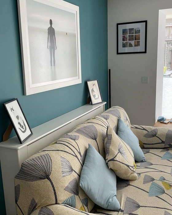 Цвет морской волны Dulux Teal Voyage 10BG 21/141 в спальне