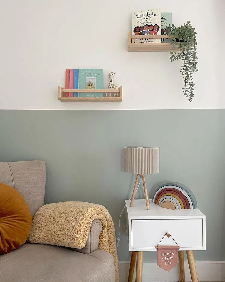 Стены колор блок с зеленой краской Tranquil Dwn