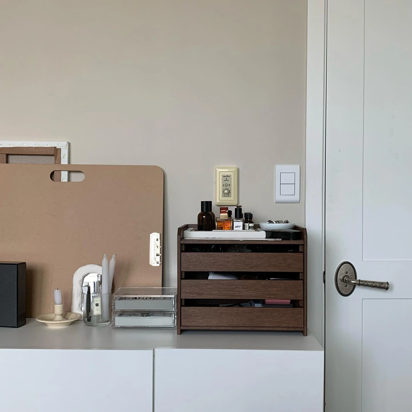 benjamin-moore HC-173 Edgecomb Gray в интерьере фото