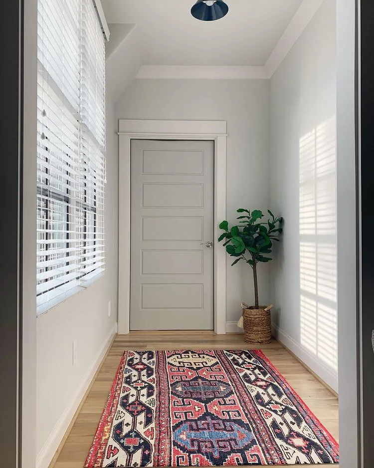 Sherwin Williams SW 7014 Eider White в интерьере фото