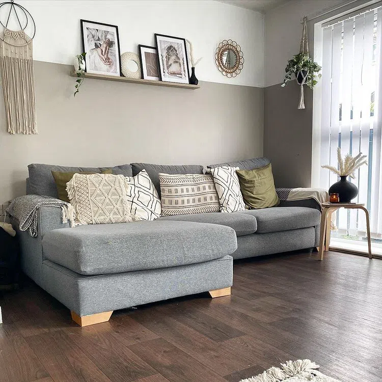 Стены окрашенные наполовину в бежевый Elephant's Breath