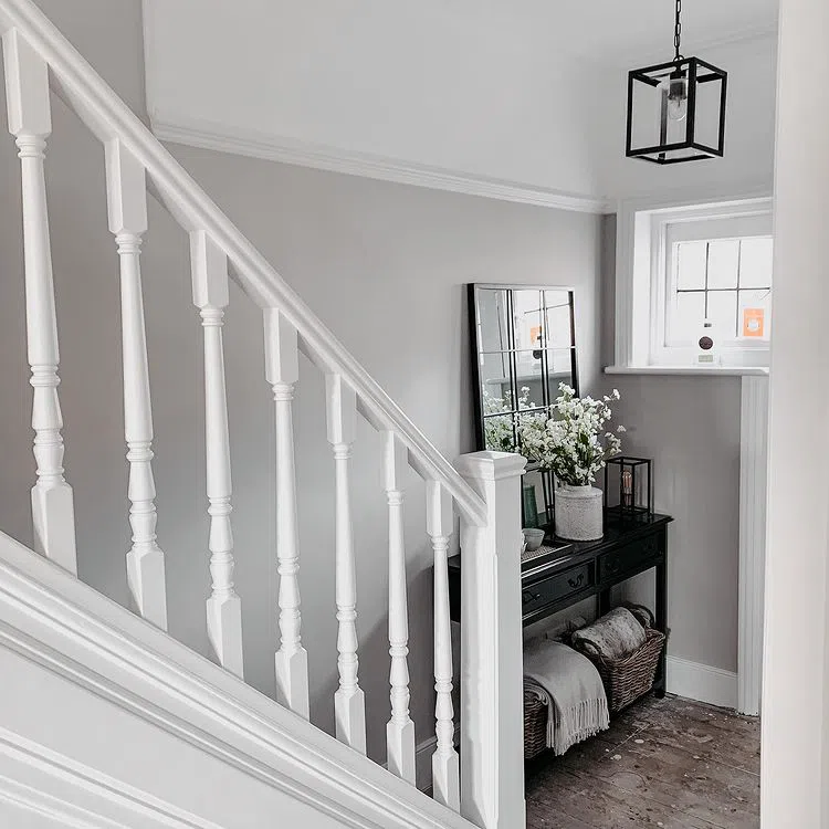 Классический интерьер с цветом Cornwoth White