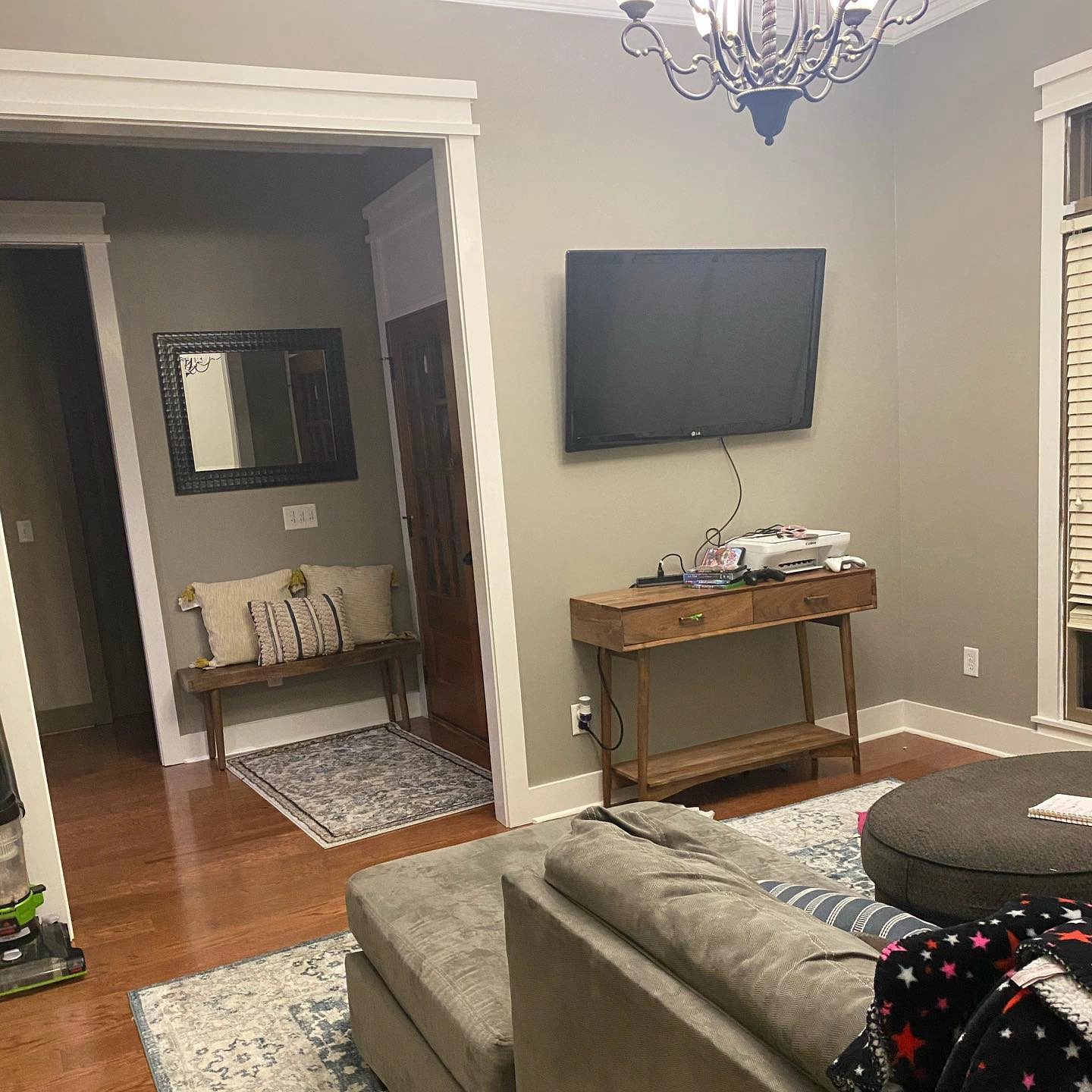 Sherwin Williams SW 7640 Fawn Brindle в интерьере фото