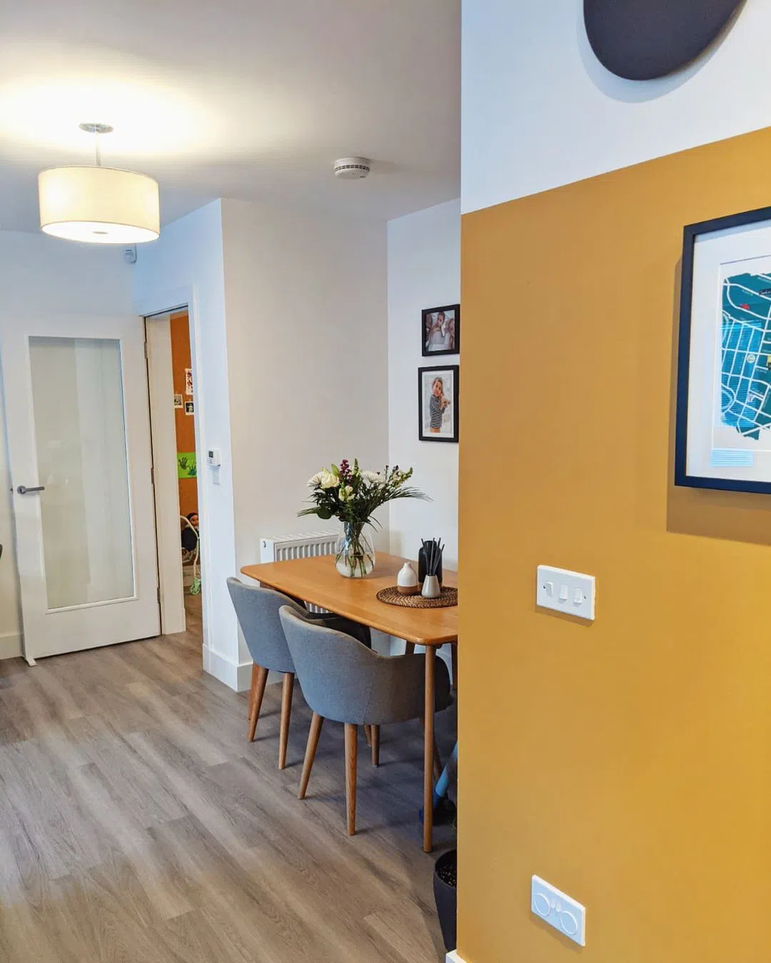 Color-block окраска желтым India Yellow Farrow and Ball 66