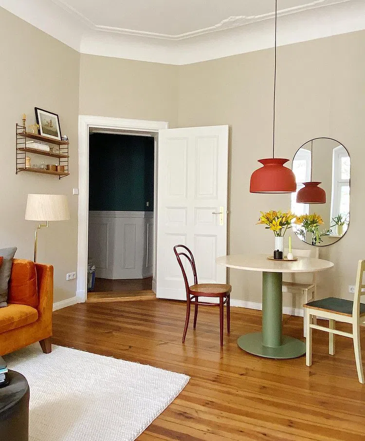 Скандинавский интерьер с бежевыми цветом стен Stony Ground