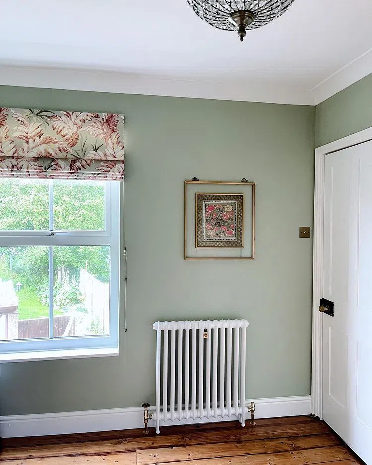Теплый зеленый цвет краски Farrow and Ball Vert de Terre