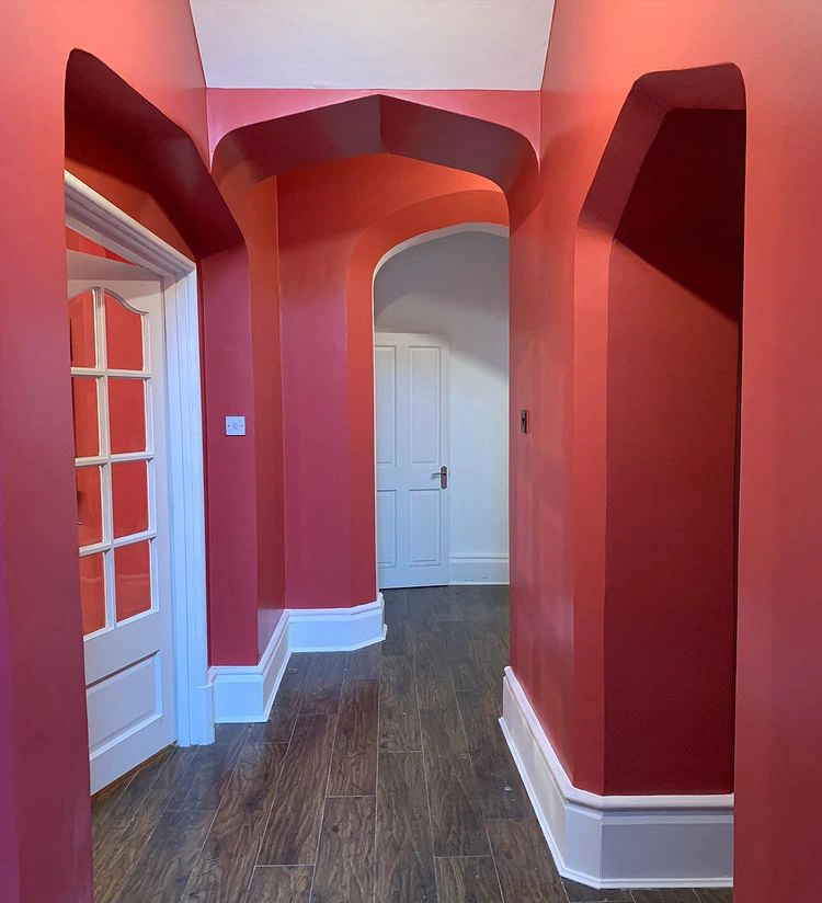 Интерьер с красными стенами Farrow and Ball Incarnadine