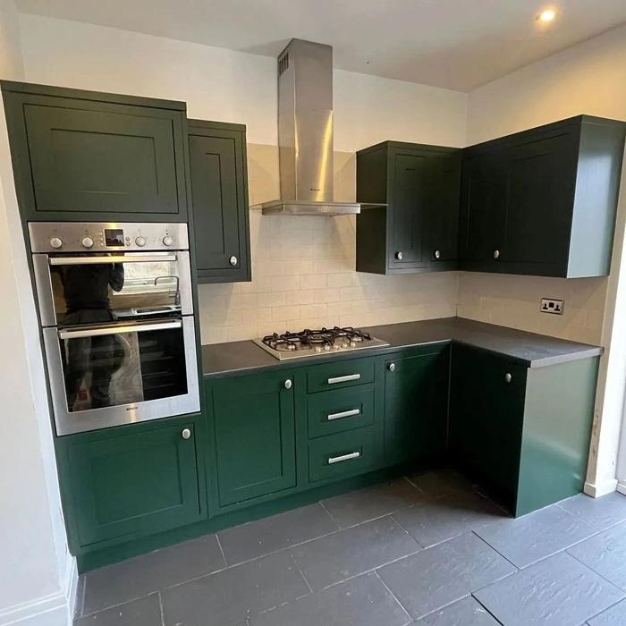 RAL 6009 на фасадах кухни