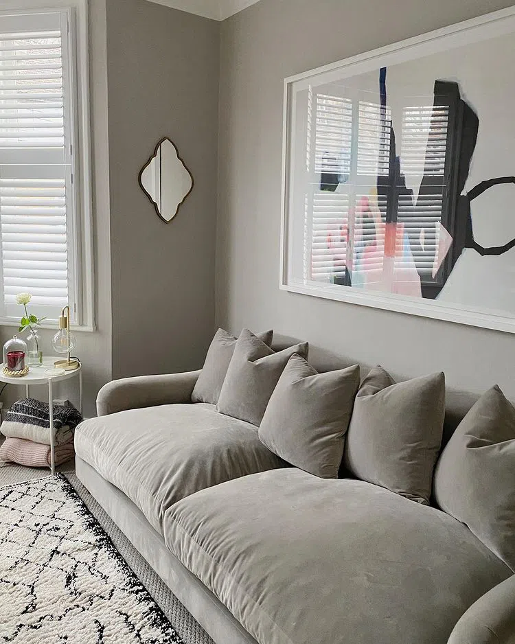 Гостиная с цвето Greige Little Green French Grey