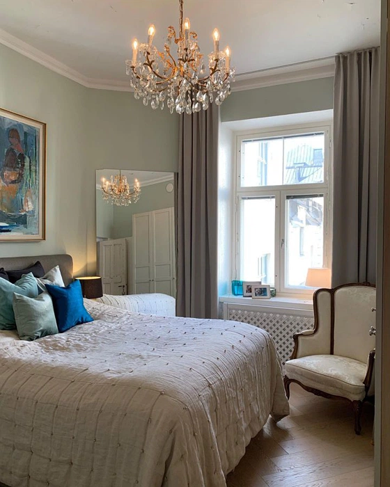 Фисташковый Tikkurila G444 в спальне