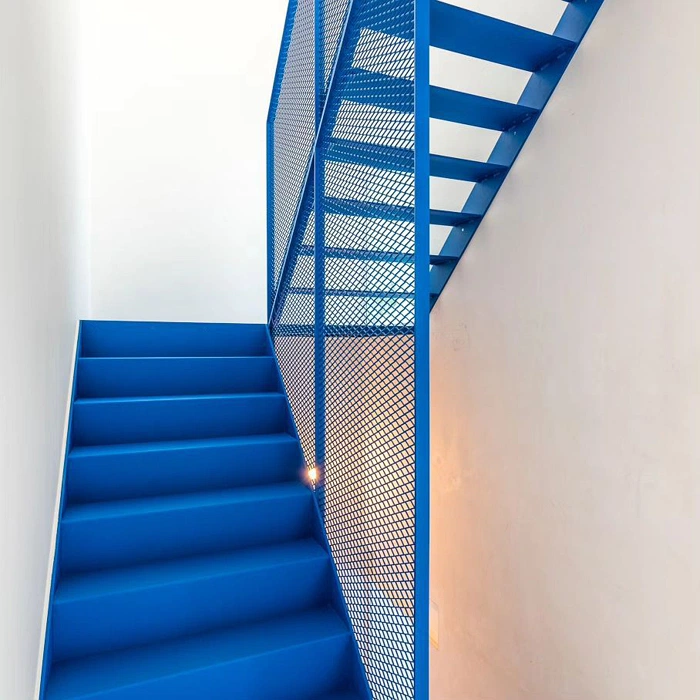 RAL 5010 синяя лестница