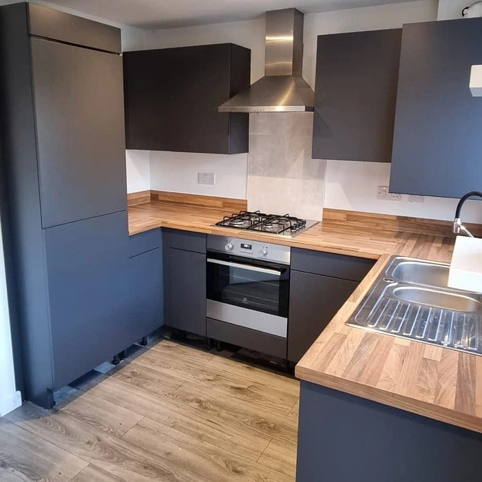 RAL 7024 графитовая тёмная кухня