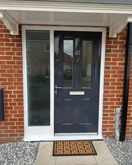 RAL 7024 серая входная дверь