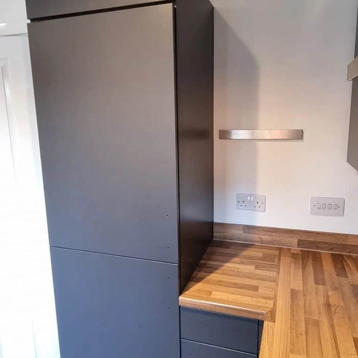 RAL 7024 темные фасады кухни