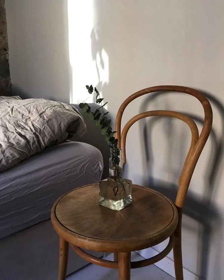 Детали интерьера со стенами H497 Каолин