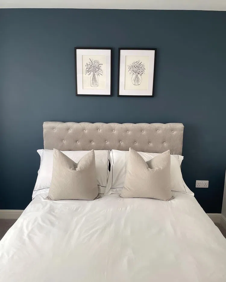 Спальная с синими стенами Farrow and Ball Hague Blue