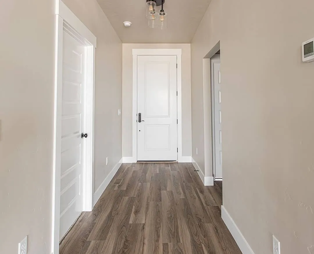 Sherwin Williams SW 7036 Accessible Beige в интерьере фото