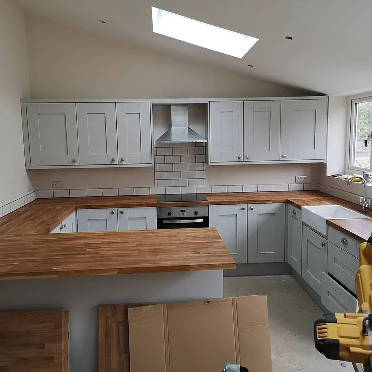 Кухня с бежевым оттенок Hollyhock Little Greene