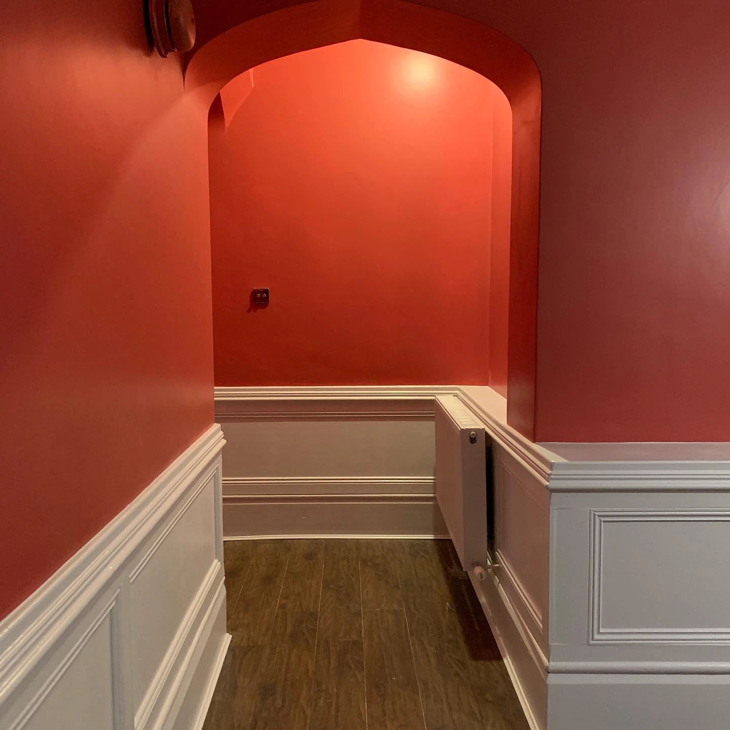 Красный коридор Farrow and Ball Incarnadine