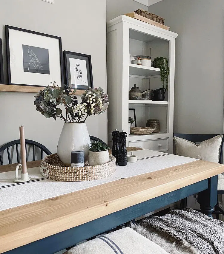 Интерьер с стенами greige Cornforth White