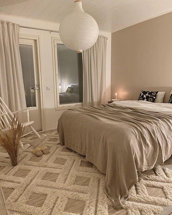 Tikkurila Замок J484 акцентная стена в спальне