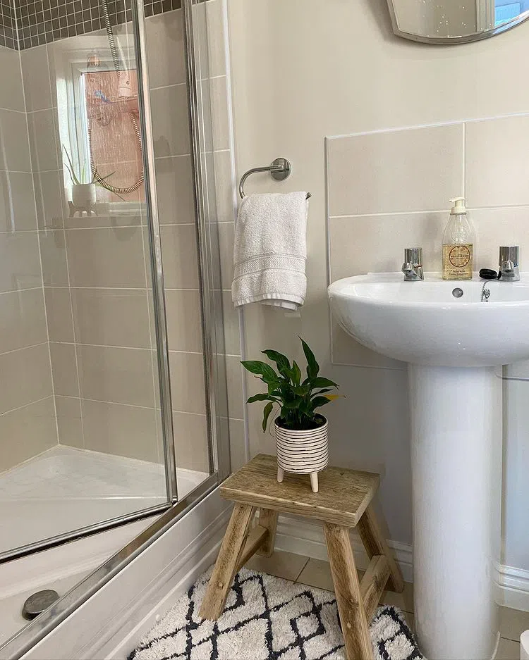 Ванная с бежевыми стенами Joanna 130