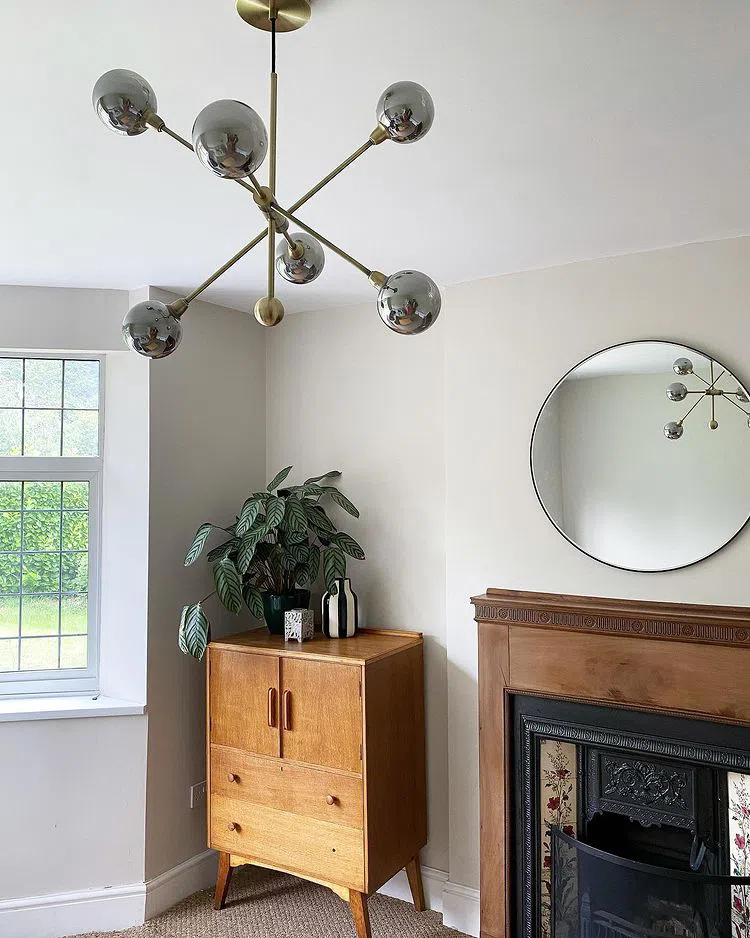 Интерьер со стенами greige Little Greene