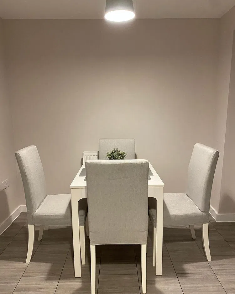 Бежевая обеденная зона Dulux Natural Taupe 3