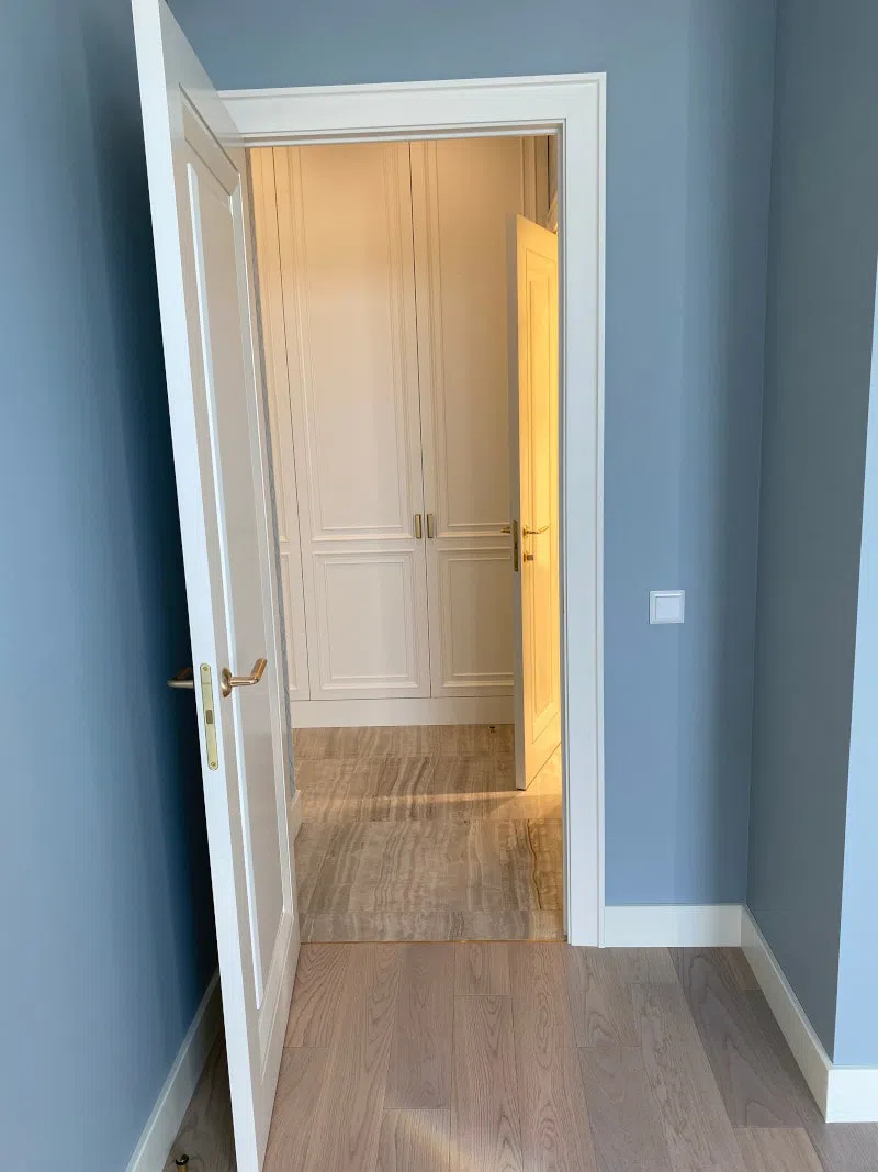 Скандинавский интерьер с голубыми стенами Tikkurila K492