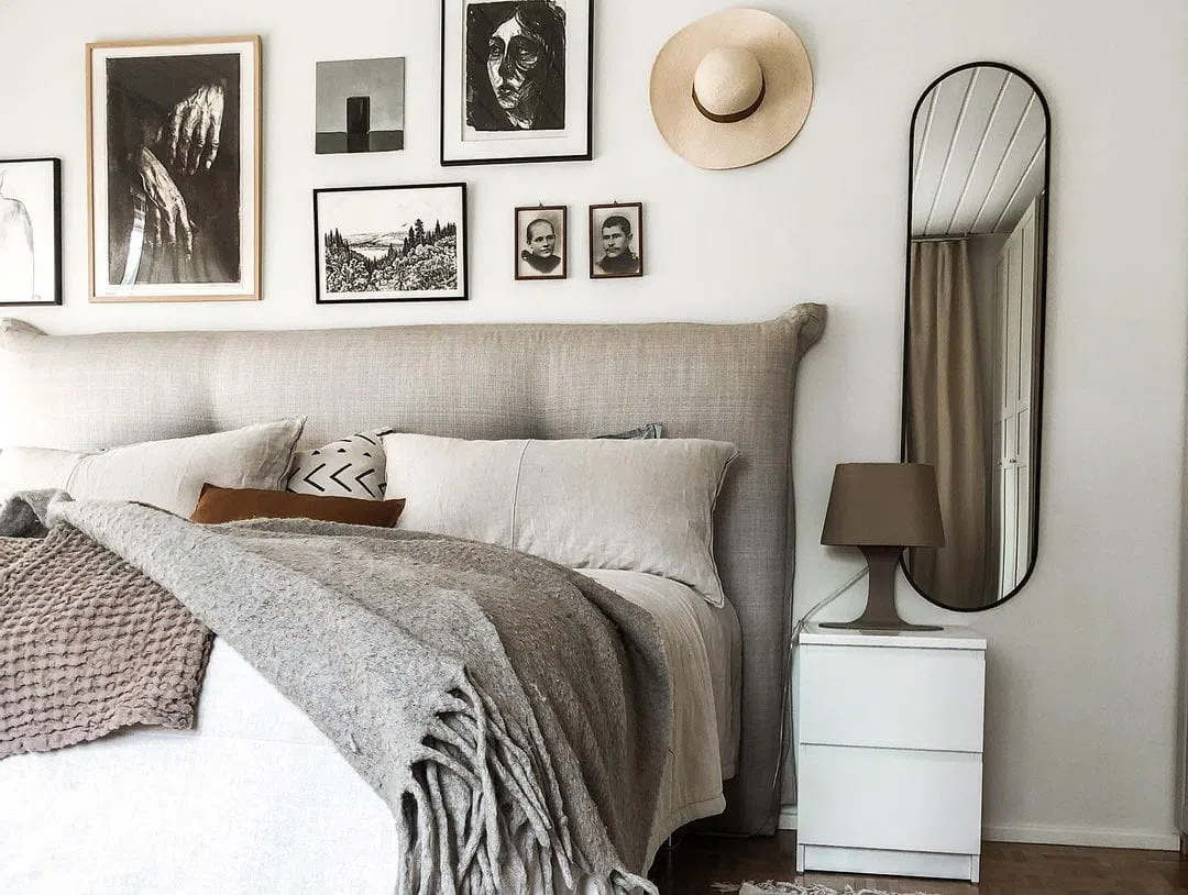 Стильный интерьер спальни со стенами H497 Каолин Tikkurila