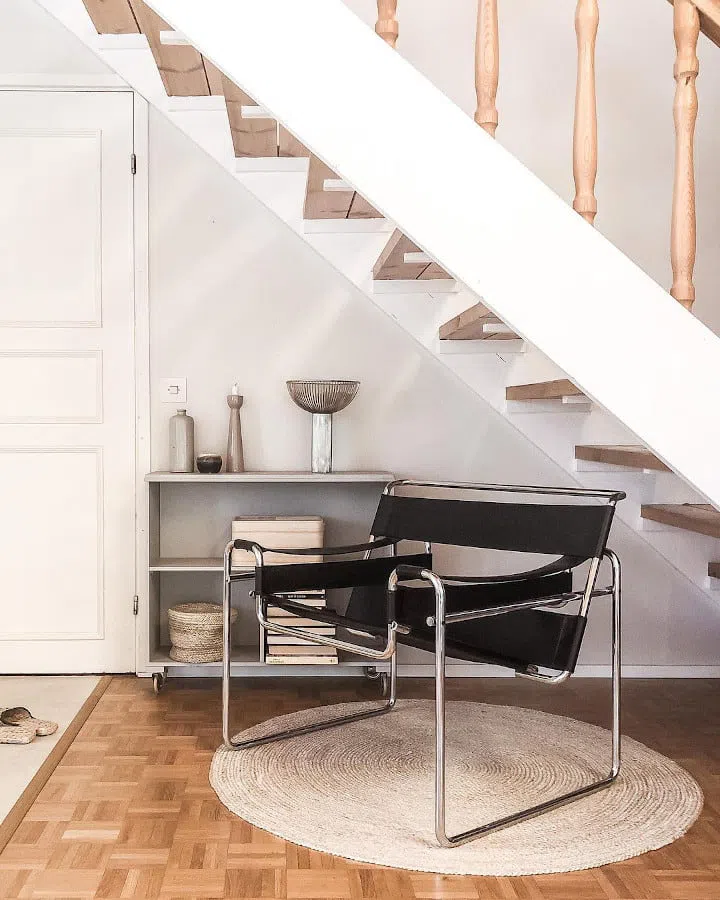 Светлый интерьер H497 Каолин и белые двери