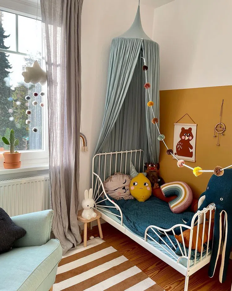 Farrow and Ball India Yellow в детской в скандинавском стиле