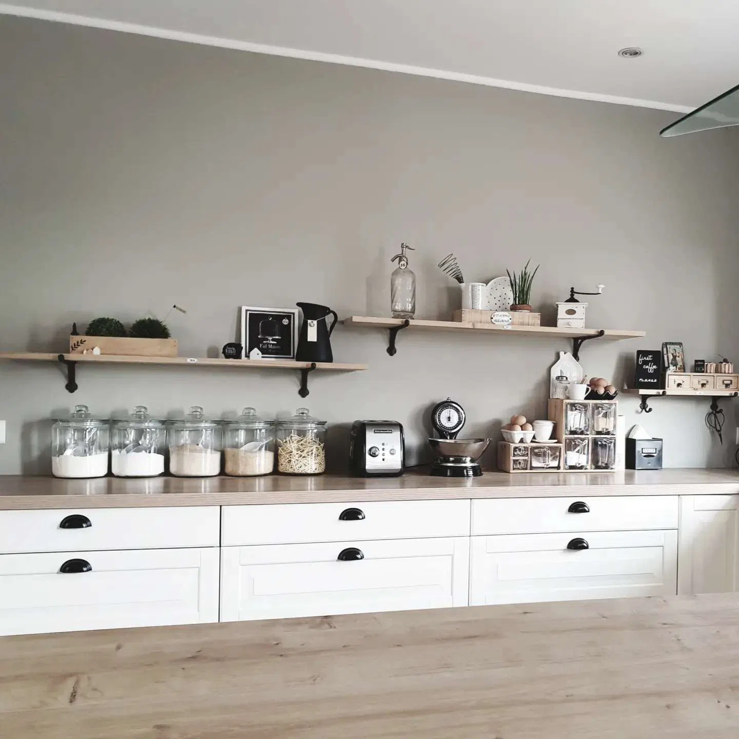 Farrow and Ball Hardwick White цвет в кухне