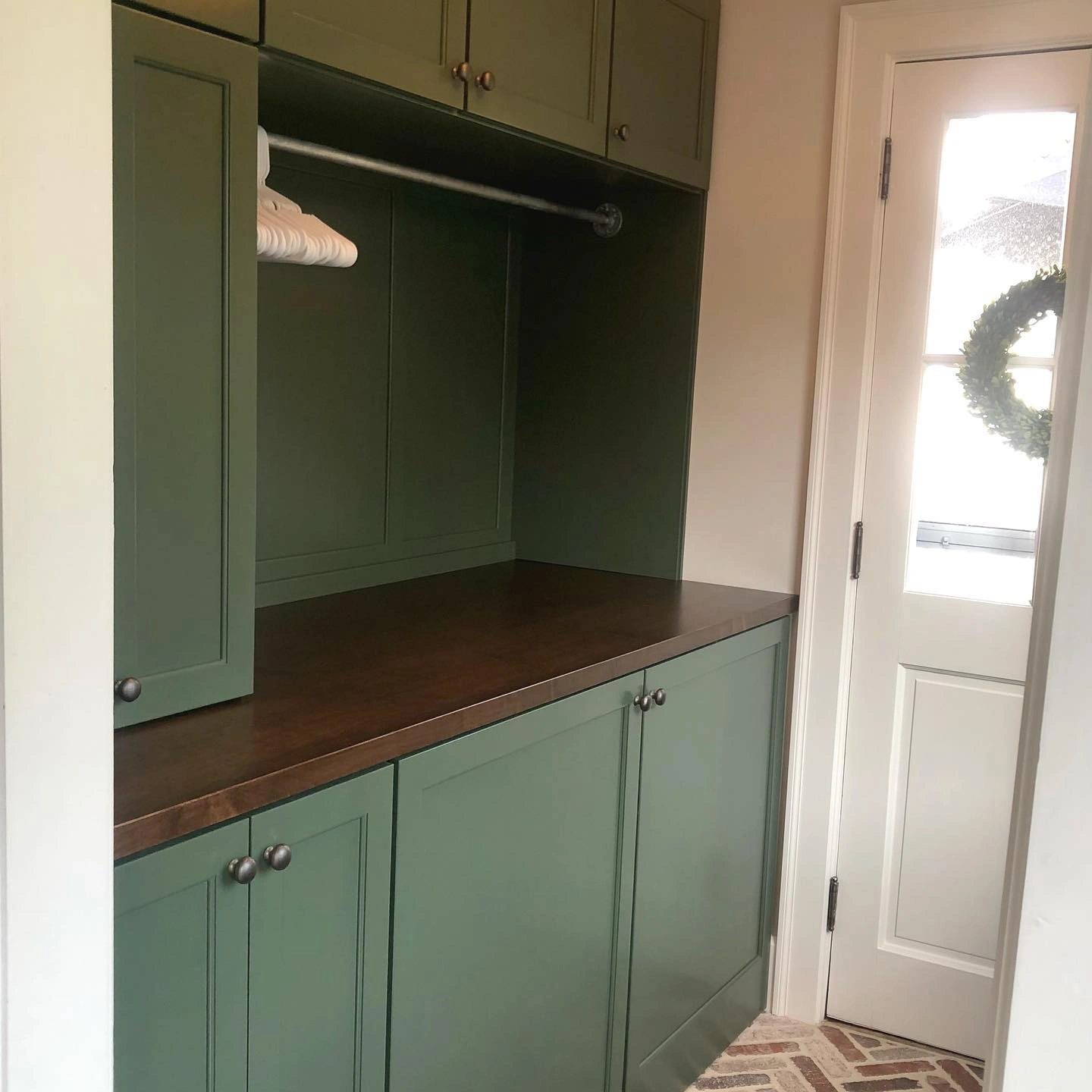 benjamin-moore CC-630 Backwoods в интерьере фото