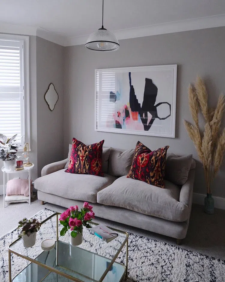 Сухоцветы в интерьере со стенами French Grey