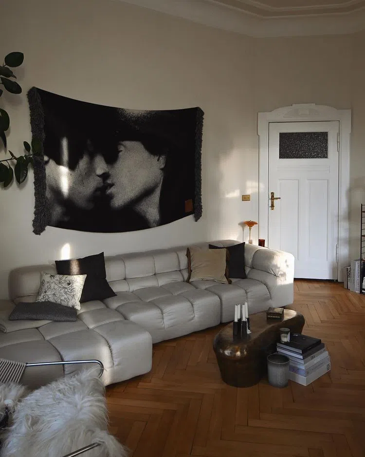 Гостиная с высокими потолками и Little Greene Linen Wash