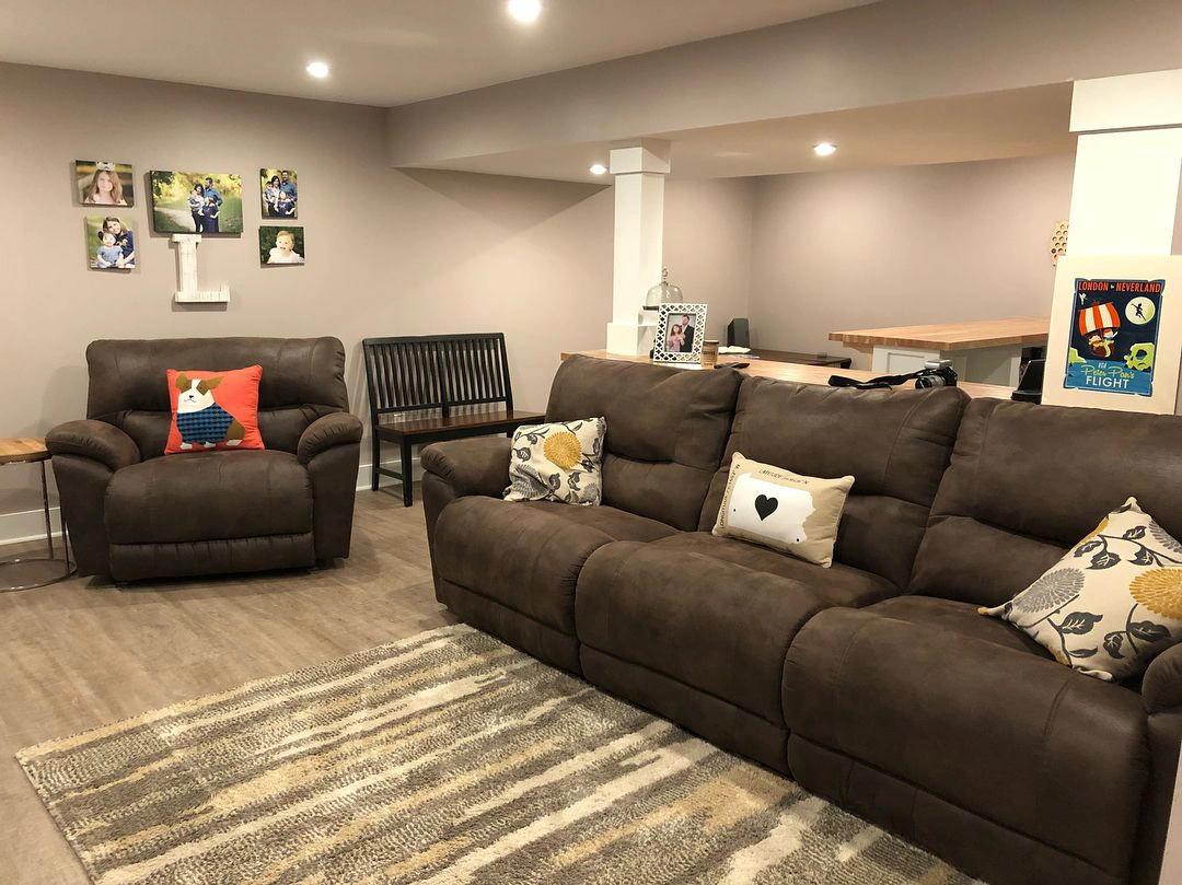 Sherwin Williams SW 6037 Temperate Taupe в интерьере фото