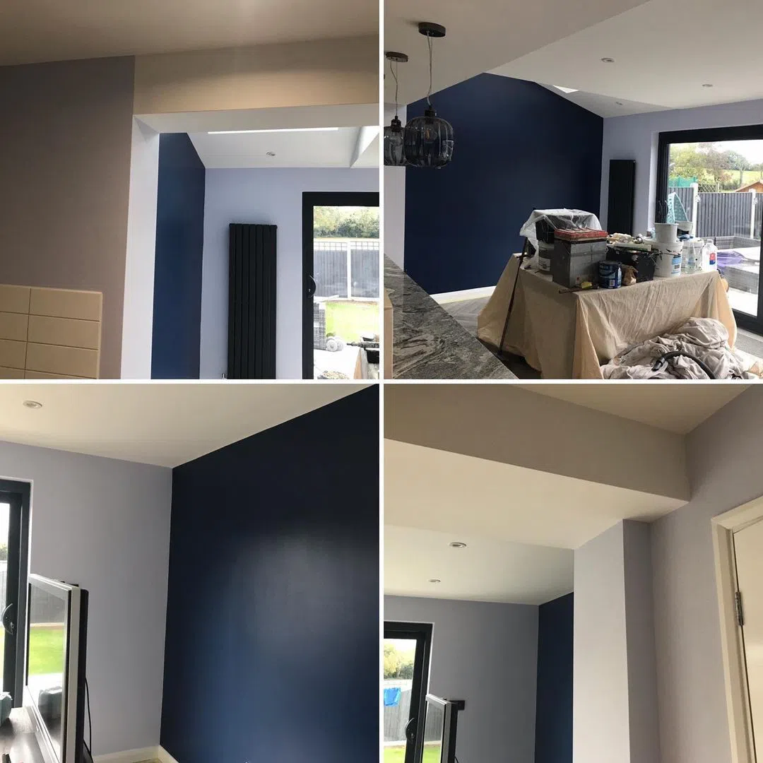 Минималистичный интерьер с черными радиаторами и blueberry White