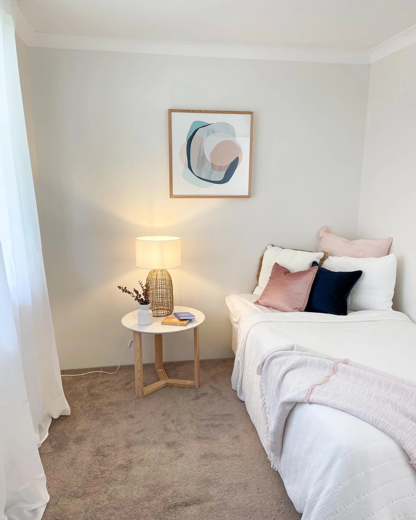 Dulux 50YY 83/029 Natural White в интерьере фото