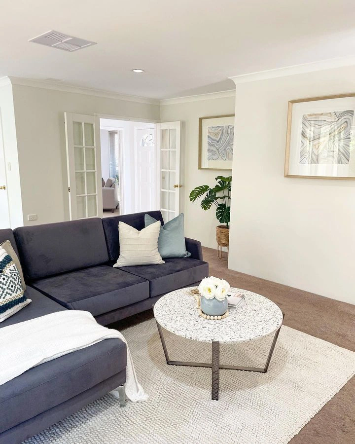 Dulux 50YY 83/029 Natural White в интерьере фото