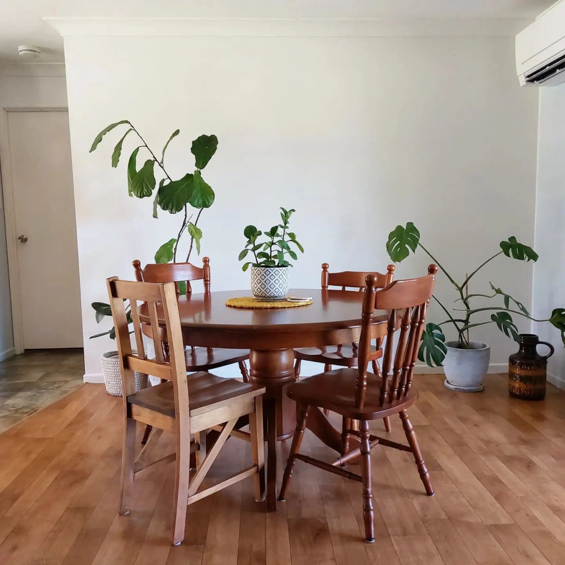 Dulux 50YY 83/029 Natural White в интерьере фото