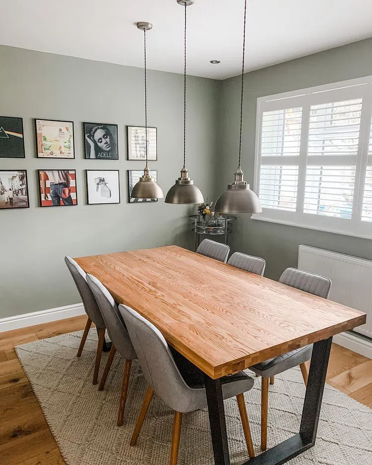 Дизайн интерьера столовой с фисташковыми стенами Normandy Grey