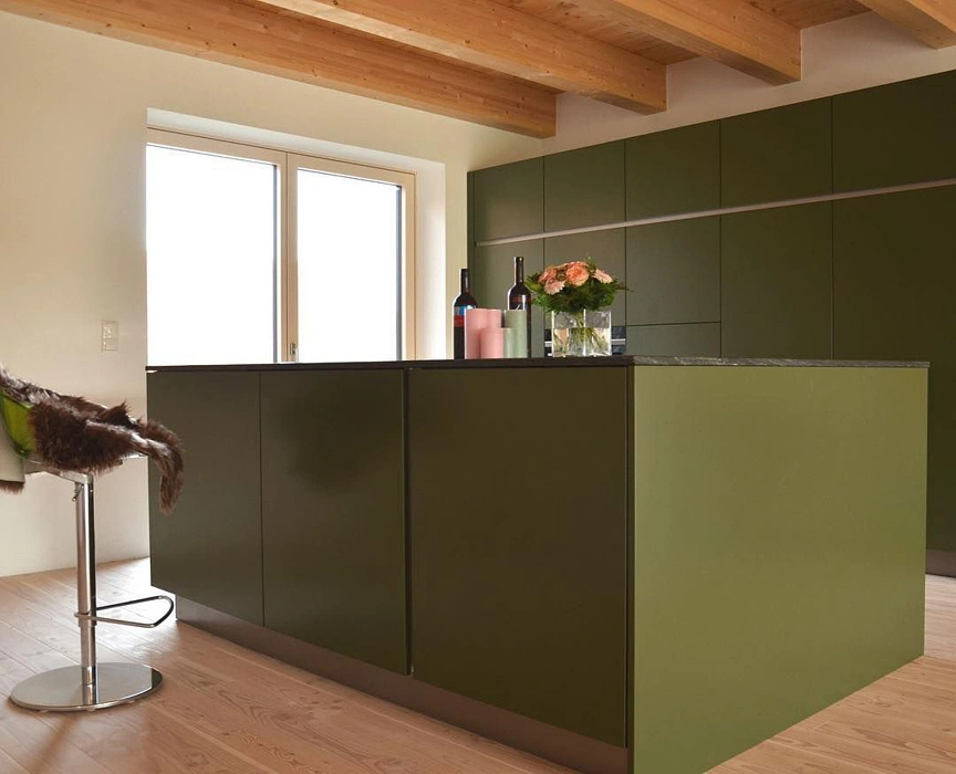 RAL 6003 на фасадах кухни